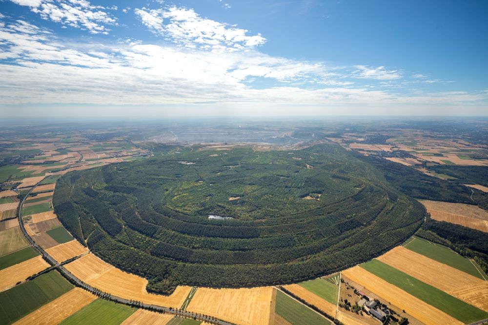 Luftaufnahme Jülich - Gelände der ehemaligen Bergbau- Halde Garzweiler in Niederzier im Bundesland Nordrhein-Westfalen, Deutschland