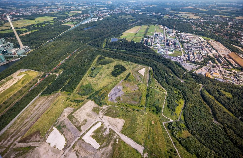 Bergkamen von oben - Gelände der ehemaligen Bergbau- Halde Halde Großes Holz in Bergkamen im Bundesland Nordrhein-Westfalen - NRW, Deutschland