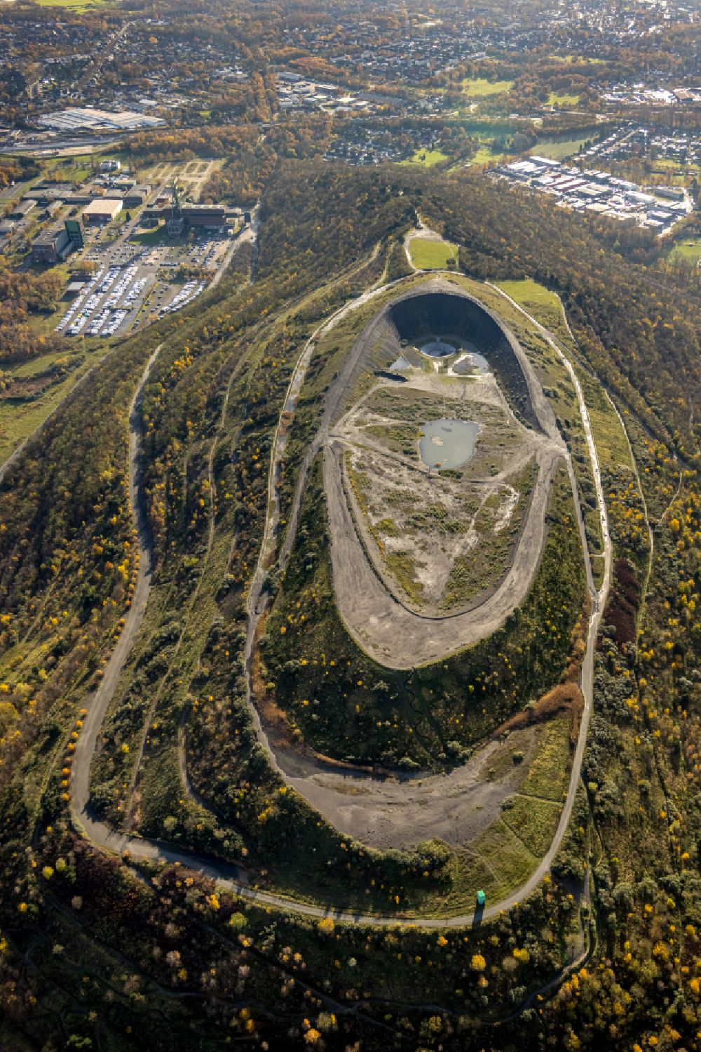 Bottrop aus der Vogelperspektive: Gelände der ehemaligen Bergbau- Halde Haniel in Bottrop im Bundesland Nordrhein-Westfalen