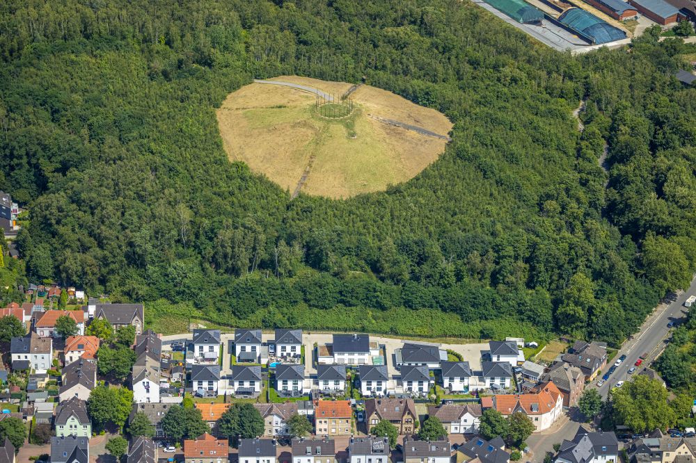 Luftbild Castrop-Rauxel - Gelände der ehemaligen Bergbau- Halde mit der Sonnenuhr Schweriner Halde in Castrop-Rauxel im Bundesland Nordrhein-Westfalen