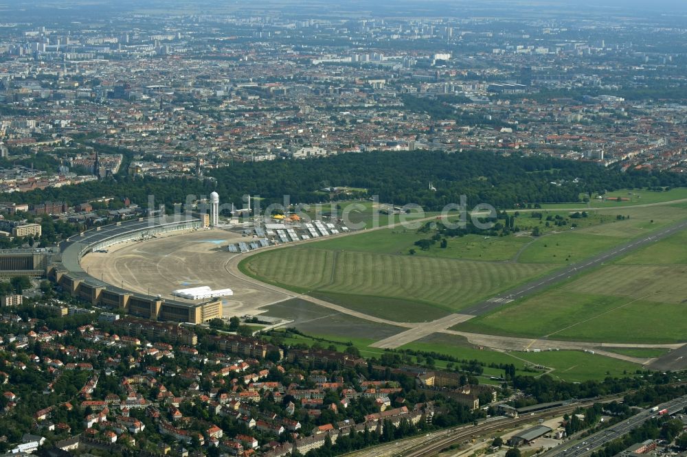 Berlin von oben - Gelände des ehemaligen Flughafens Berlin-Tempelhof Tempelhofer Freiheit im Ortsteil Tempelhof in Berlin