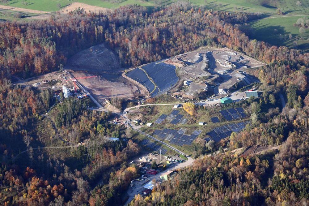 Luftaufnahme Wehr - Gelände und Erweiterungsgebiet der aufgeschütteten Mülldeponie Lachengraben in Wehr im Bundesland Baden-Württemberg