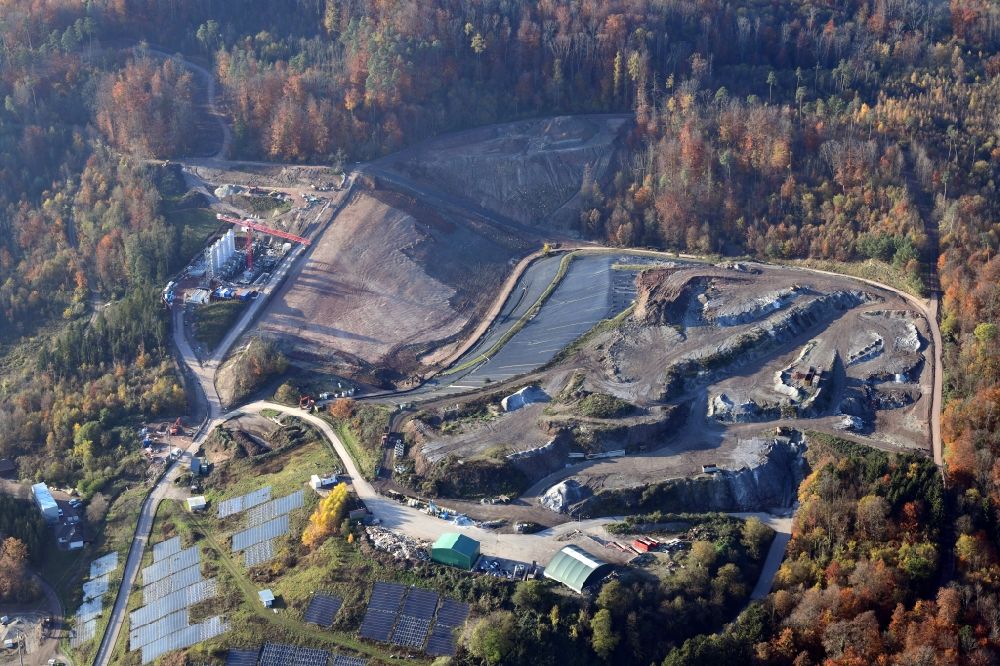 Wehr von oben - Gelände und Erweiterungsgebiet der aufgeschütteten Mülldeponie Lachengraben in Wehr im Bundesland Baden-Württemberg