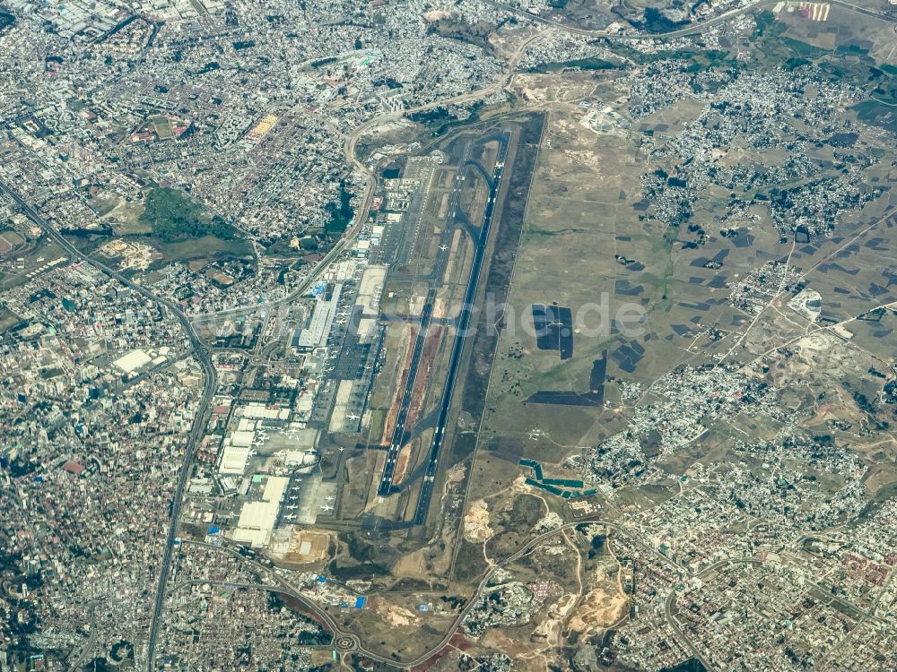 Luftbild Addis Abeba - Gelände des Flughafen Addis Ababa Bole International Airport in Addis Abeba in Äthiopien