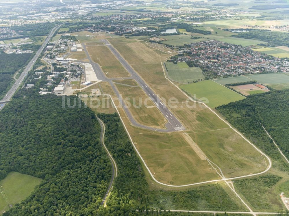 Luftbild Braunschweig - Gelände des Flughafen Braunschweig-Wolfsburg in Braunschweig im Bundesland Niedersachsen, Deutschland