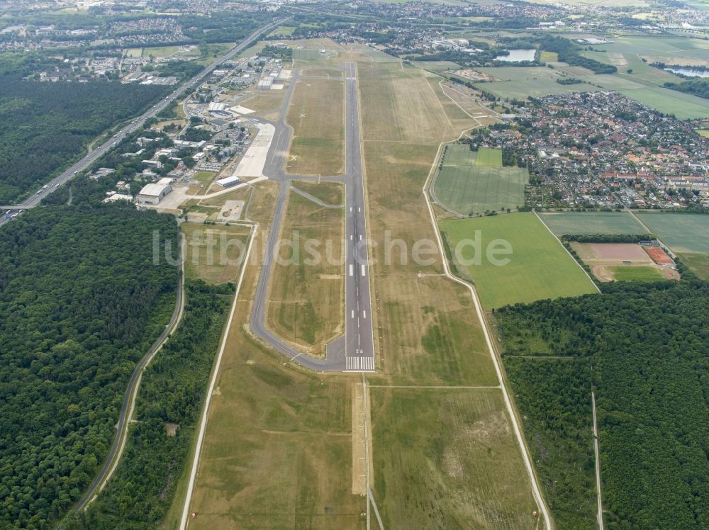 Braunschweig von oben - Gelände des Flughafen Braunschweig-Wolfsburg in Braunschweig im Bundesland Niedersachsen, Deutschland