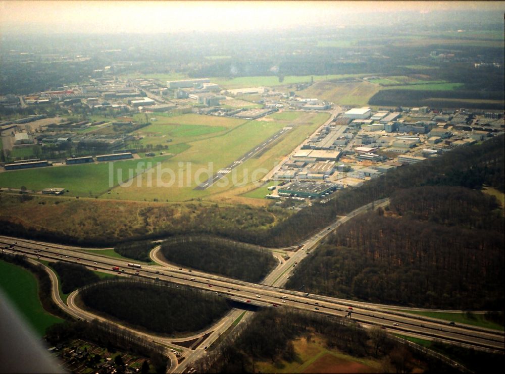 Köln aus der Vogelperspektive: Gelände des Flughafen Butzweilerhof im Ortsteil Ossendorf in Köln im Bundesland Nordrhein-Westfalen, Deutschland