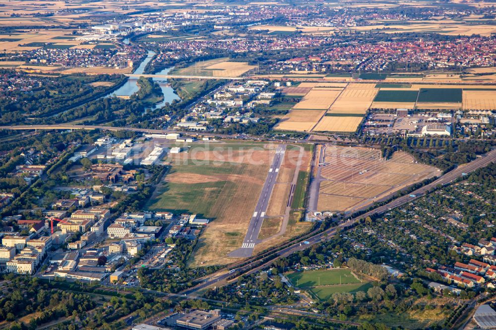 Luftaufnahme Mannheim - Gelände des Flughafen City Airport Mannheim in Mannheim im Bundesland Baden-Württemberg, Deutschland