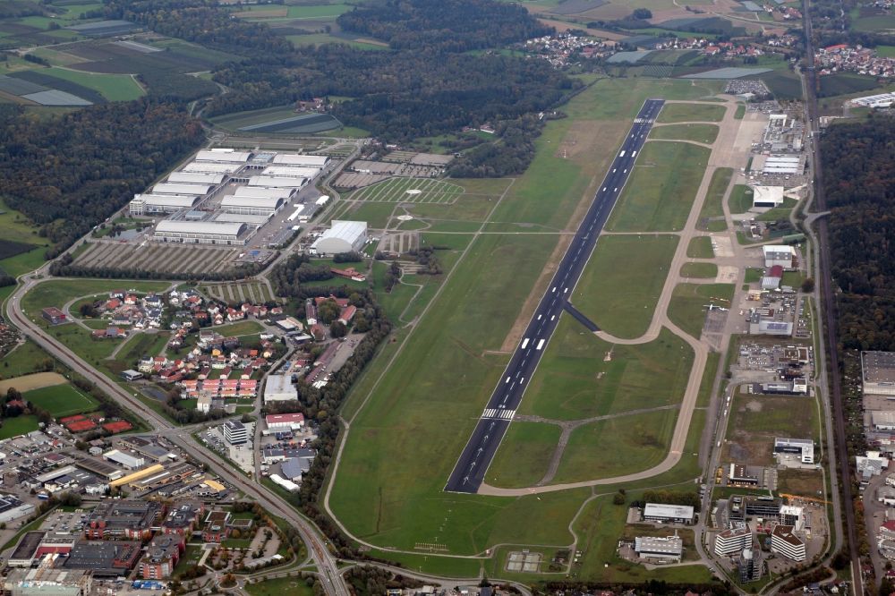 Friedrichshafen aus der Vogelperspektive: Gelände des Flughafen EDNY in Friedrichshafen im Bundesland Baden-Württemberg, Deutschland