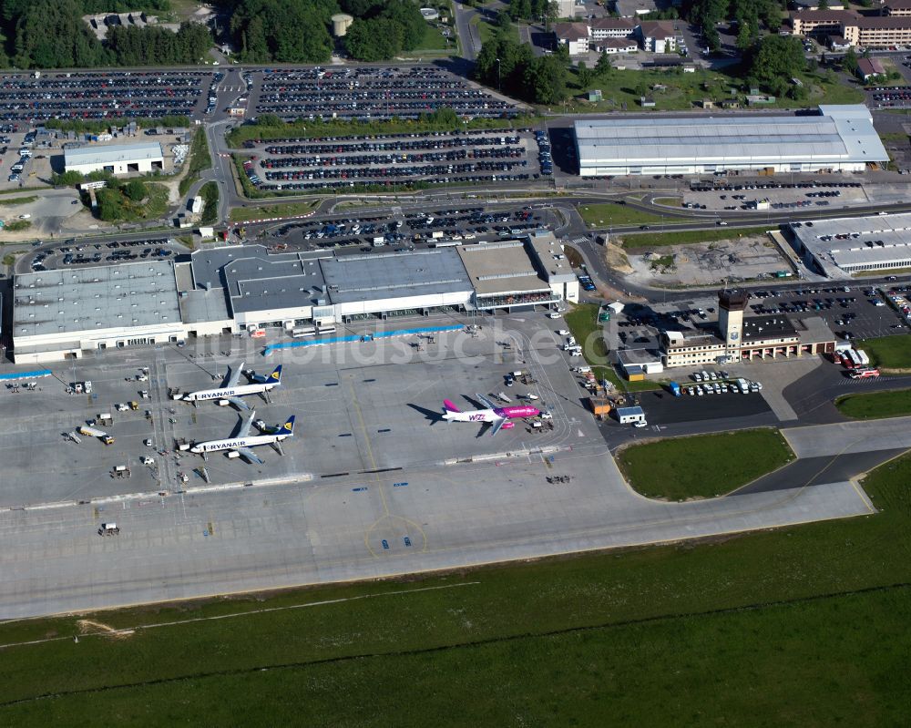 Luftbild Lautzenhausen - Gelände des Flughafen Frankfurt-Hahn in Lautzenhausen im Bundesland Rheinland-Pfalz, Deutschland