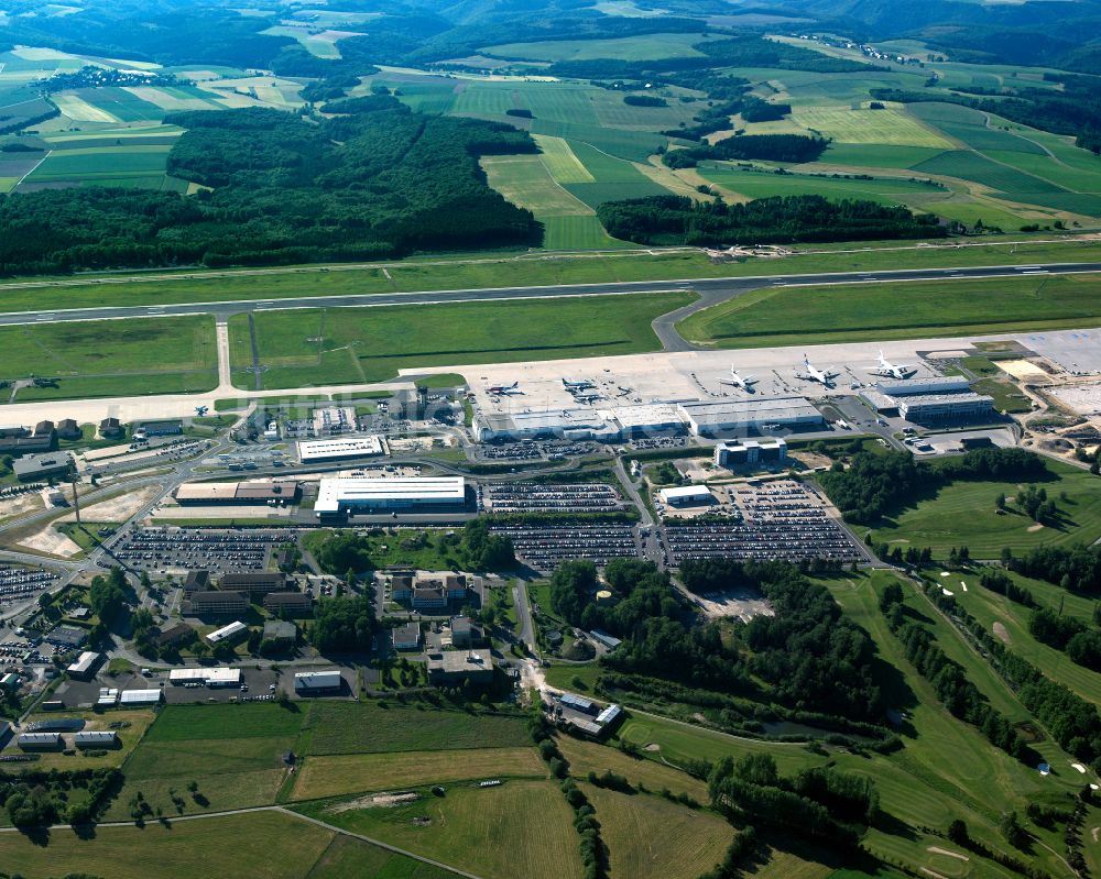 Luftbild Lautzenhausen - Gelände des Flughafen Frankfurt-Hahn in Lautzenhausen im Bundesland Rheinland-Pfalz, Deutschland