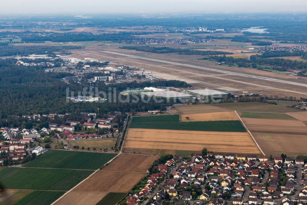 Rheinmünster aus der Vogelperspektive: Gelände des Flughafen Karlsruhe / Baden-Baden (FKB) in Rheinmünster im Bundesland Baden-Württemberg, Deutschland
