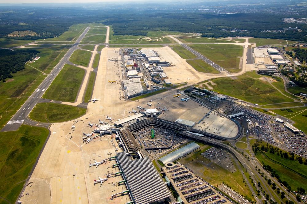 Köln von oben - Gelände des Flughafen Köln Bonn Airport im Ortsteil Grengel in Köln im Bundesland Nordrhein-Westfalen, Deutschland