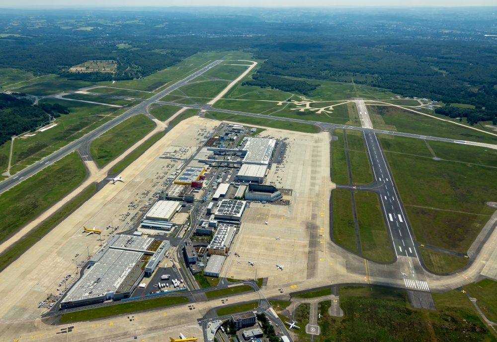 Luftbild Köln - Gelände des Flughafen Köln Bonn Airport im Ortsteil Grengel in Köln im Bundesland Nordrhein-Westfalen, Deutschland