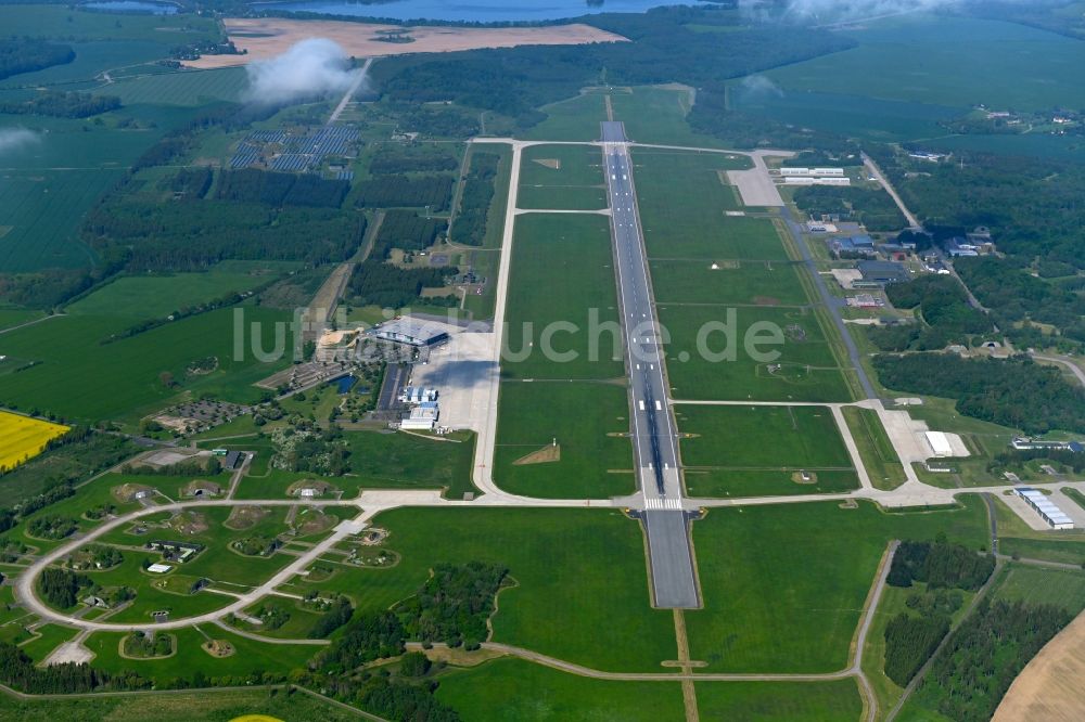 Laage von oben - Gelände des Flughafen in Laage im Bundesland Mecklenburg-Vorpommern