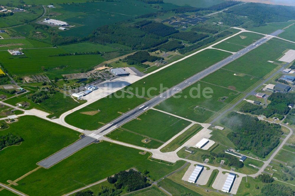 Luftbild Laage - Gelände des Flughafen in Laage im Bundesland Mecklenburg-Vorpommern