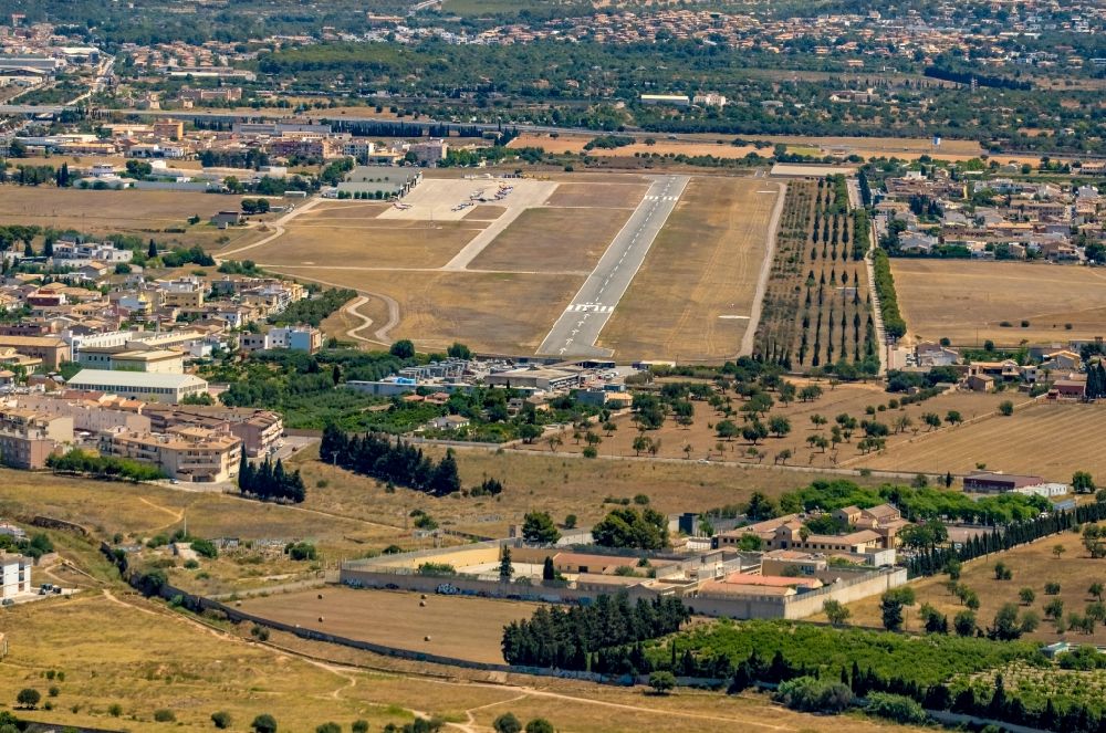 Marratxi von oben - Gelände des Flughafen in Marratxi in Balearische Insel Mallorca, Spanien