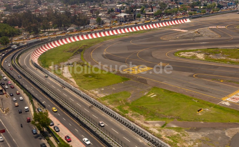 Ciudad de Mexico aus der Vogelperspektive: Gelände des Flughafen Mexico-City in Ciudad de Mexico in Mexiko