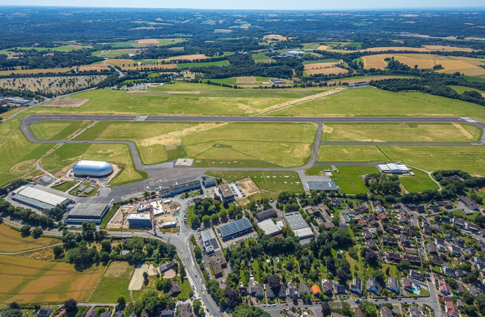 Luftbild Mülheim an der Ruhr - Gelände des Flughafen in Mülheim an der Ruhr im Bundesland Nordrhein-Westfalen, Deutschland