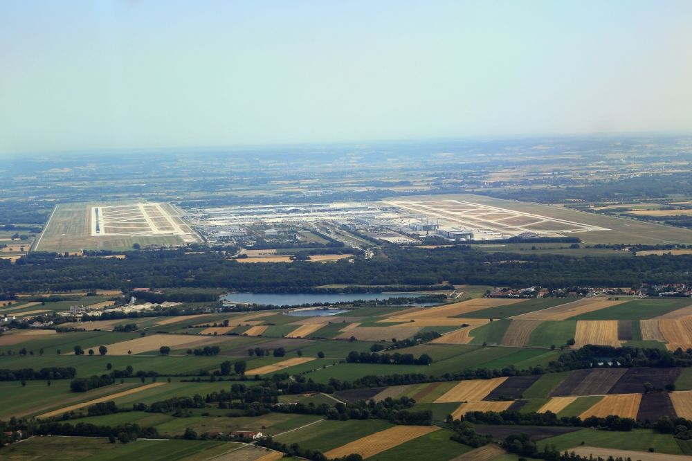 München-Flughafen aus der Vogelperspektive: Gelände des Flughafen in München im Bundesland Bayern