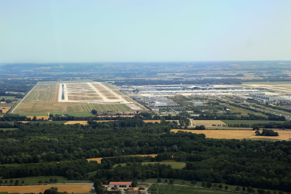 Luftaufnahme München-Flughafen - Gelände des Flughafen in München im Bundesland Bayern