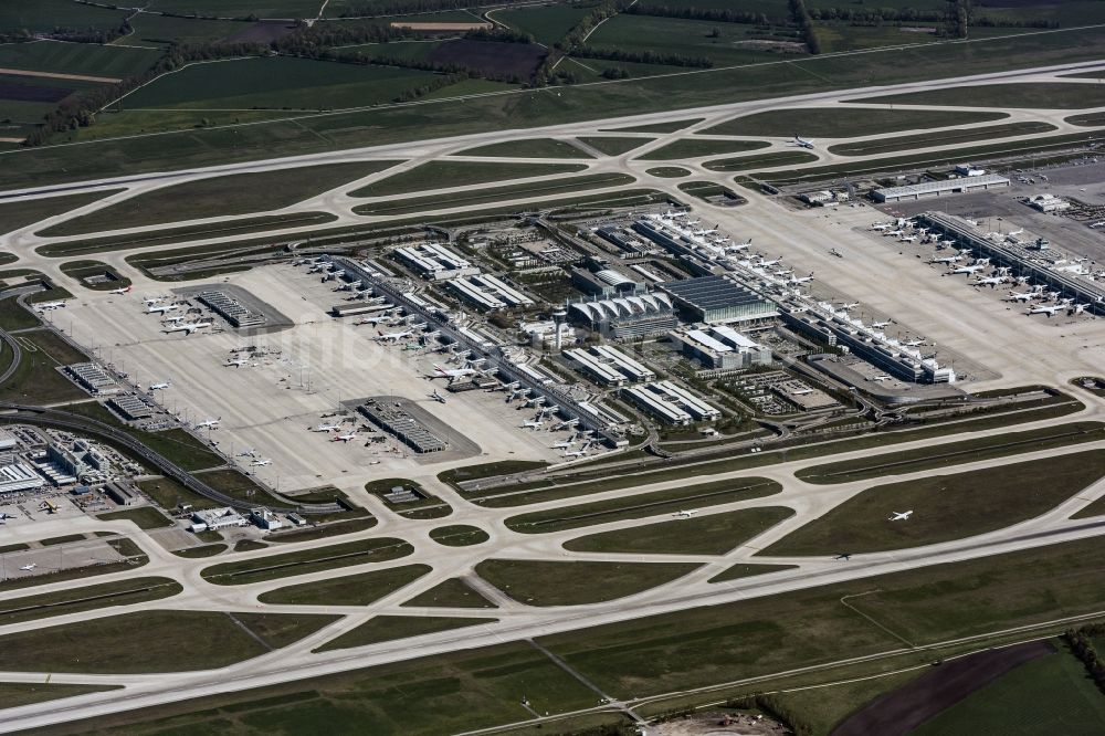 Luftaufnahme München-Flughafen - Gelände des Flughafen München in München im Bundesland Bayern, Deutschland