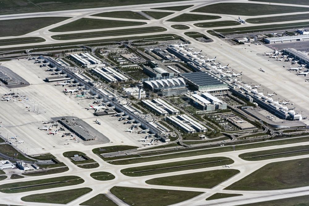 München-Flughafen aus der Vogelperspektive: Gelände des Flughafen München in München im Bundesland Bayern, Deutschland