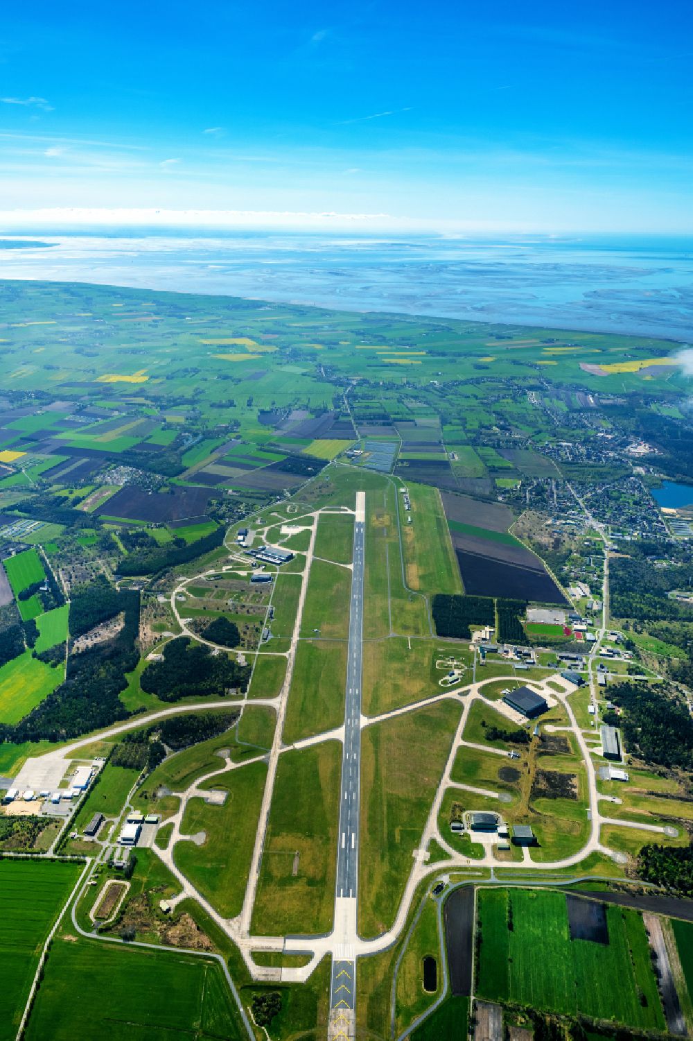 Luftbild Nordholz - Gelände des Flughafen Nordholz/Cuxhaven in Nordholz im Bundesland Niedersachsen, Deutschland