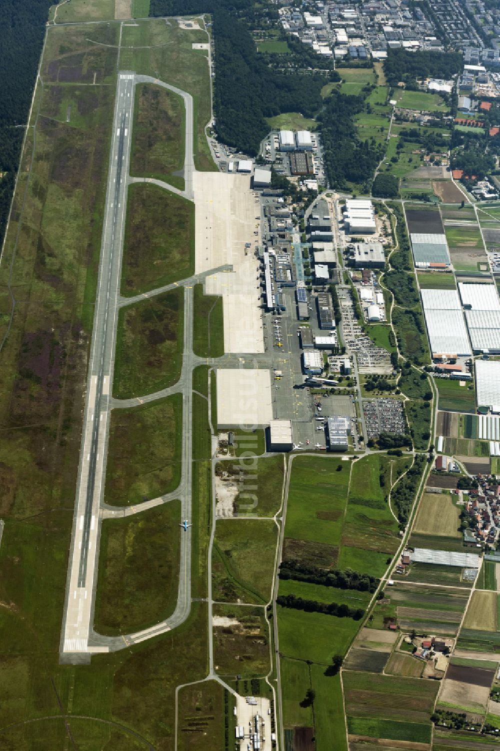 Luftaufnahme Nürnberg - Gelände des Flughafen in Nürnberg im Bundesland Bayern, Deutschland