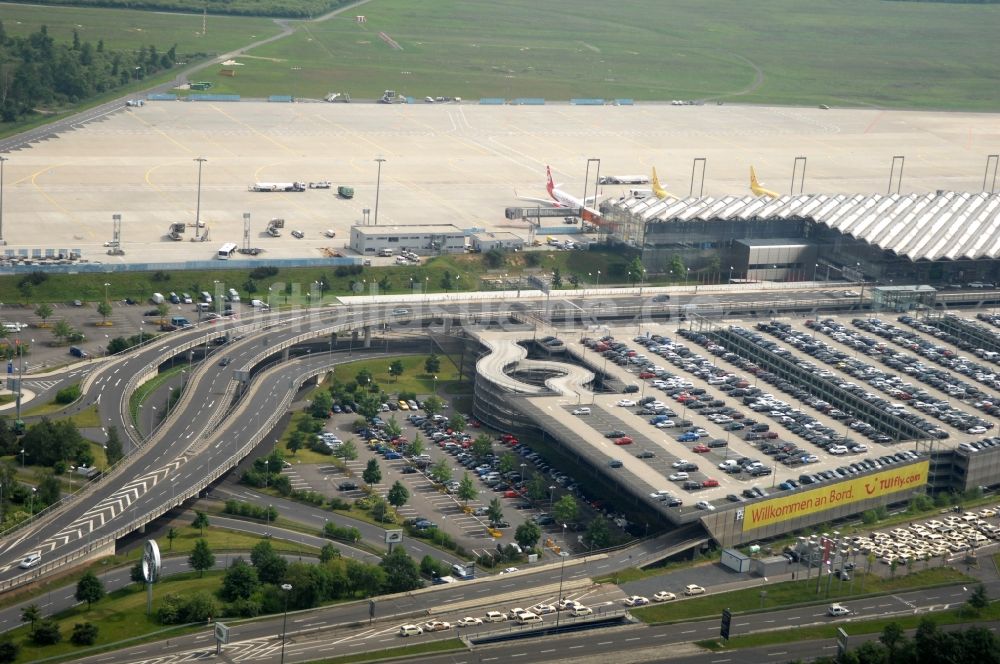 Luftbild Köln - Gelände des Flughafen im Ortsteil Grengel in Köln im Bundesland Nordrhein-Westfalen, Deutschland
