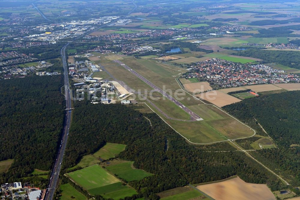 Luftbild Braunschweig - Gelände des Flughafen im Ortsteil Waggum in Braunschweig im Bundesland Niedersachsen, Deutschland