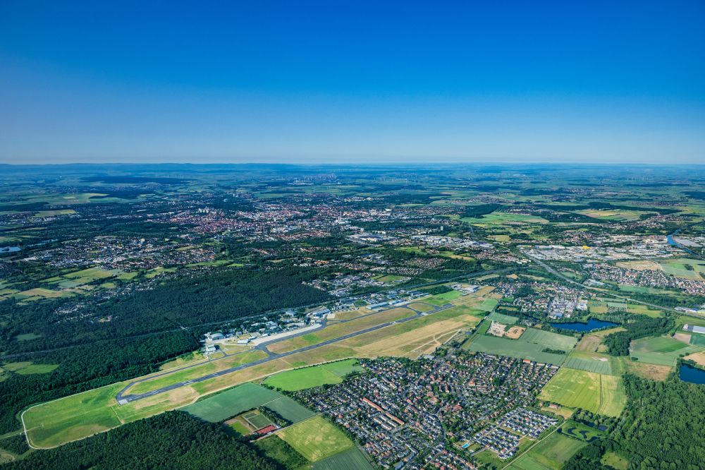 Luftbild Braunschweig - Gelände des Flughafen im Ortsteil Waggum in Braunschweig im Bundesland Niedersachsen, Deutschland