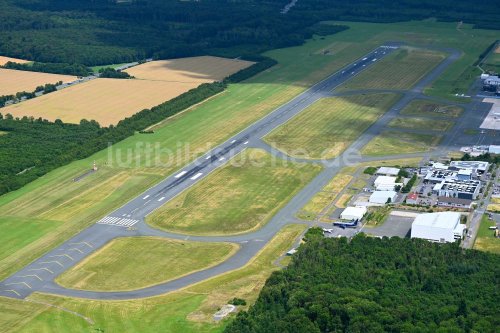 Büren von oben - Gelände des Flughafen Paderborn-Lippstadt Airport PAD in Büren im Bundesland Nordrhein-Westfalen, Deutschland