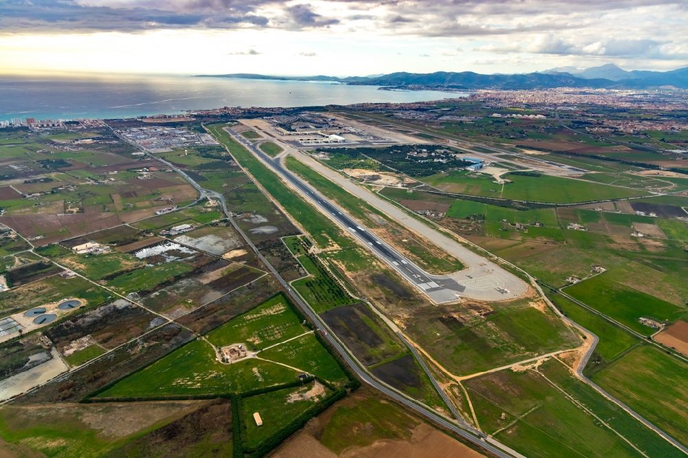 Luftbild Palma - Gelände des Flughafen Palma de Mallorca in Palma in Balearische Insel Mallorca, Spanien