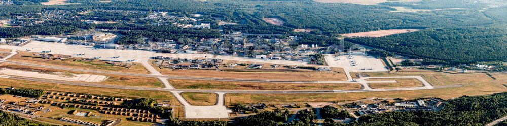 Luftbild Ramstein - Gelände des Flughafen Ramstein Air Base in Ramstein im Bundesland Rheinland-Pfalz, Deutschland