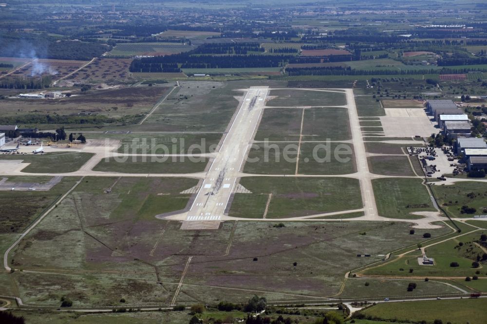 Saint-Gilles aus der Vogelperspektive: Gelände des Flughafen in Saint-Gilles in Languedoc-Roussillon Midi-Pyrenees, Frankreich