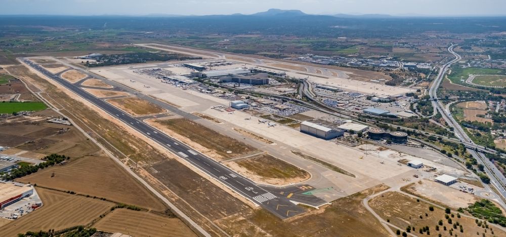 Luftbild Palma - Gelände des Flughafen Sant Joan in Palma in Balearische Insel Mallorca, Spanien