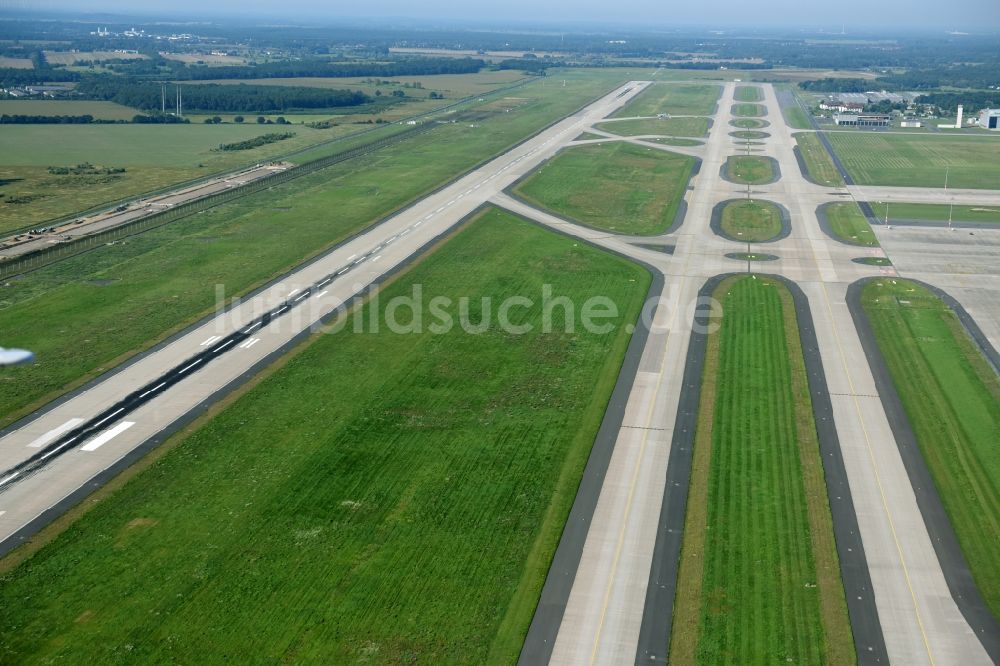 Luftbild Schönefeld - Gelände des Flughafen in Schönefeld im Bundesland Brandenburg, Deutschland