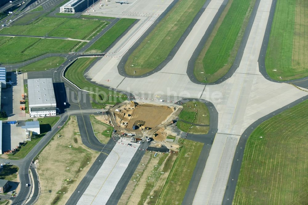 Luftaufnahme Schönefeld - Gelände des Flughafen in Schönefeld im Bundesland Brandenburg, Deutschland