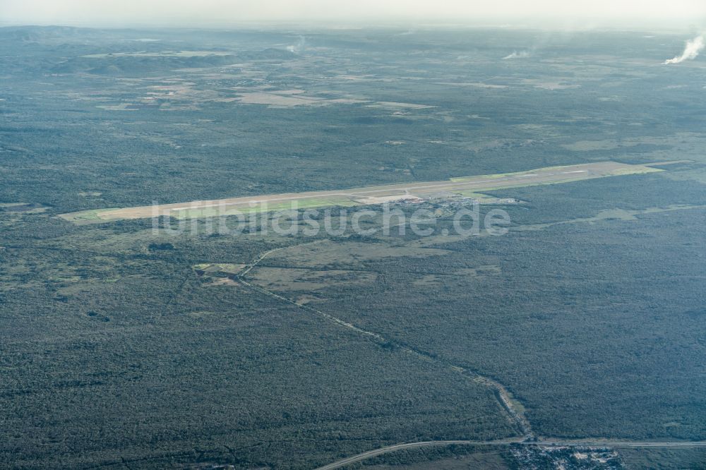 Luftaufnahme Matanzas - Gelände des Flughafen Varadero, Juan Gualberto Gomez International Airport in Matanzas in Provinz Matanzas, Kuba