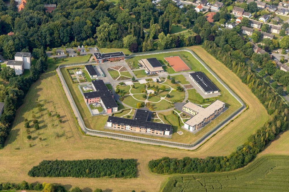 Luftaufnahme Bedburg-Hau - Gelände der Forensik - Psychiatrie LVR-Klinik in Bedburg-Hau im Bundesland Nordrhein-Westfalen, Deutschland