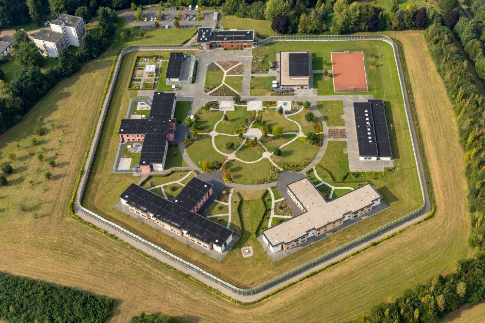 Bedburg-Hau aus der Vogelperspektive: Gelände der Forensik - Psychiatrie LVR-Klinik in Bedburg-Hau im Bundesland Nordrhein-Westfalen, Deutschland