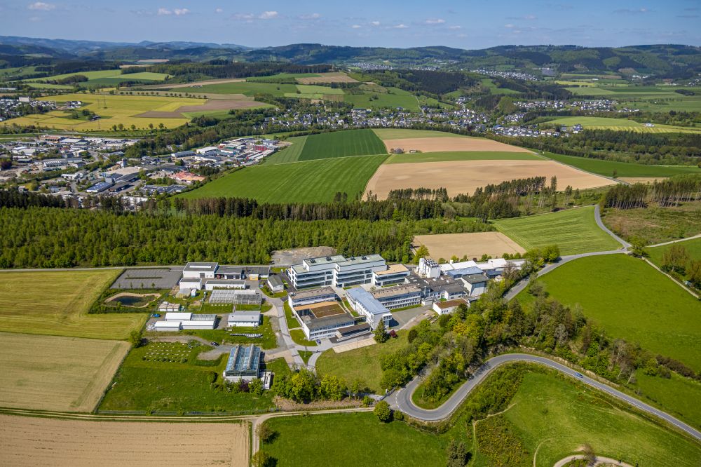 Schmallenberg von oben - Gelände der Fraunhofer-Institut für Molekularbiologie und Angewandte Ökologie in Schmallenberg im Bundesland Nordrhein-Westfalen, Deutschland