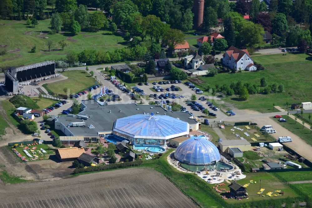 Luftaufnahme Bad Wilsnack - Gelände des Freizeit- und Erholungszentrum der Kristall - Therme in Bad Wilsnack im Bundesland Brandenburg