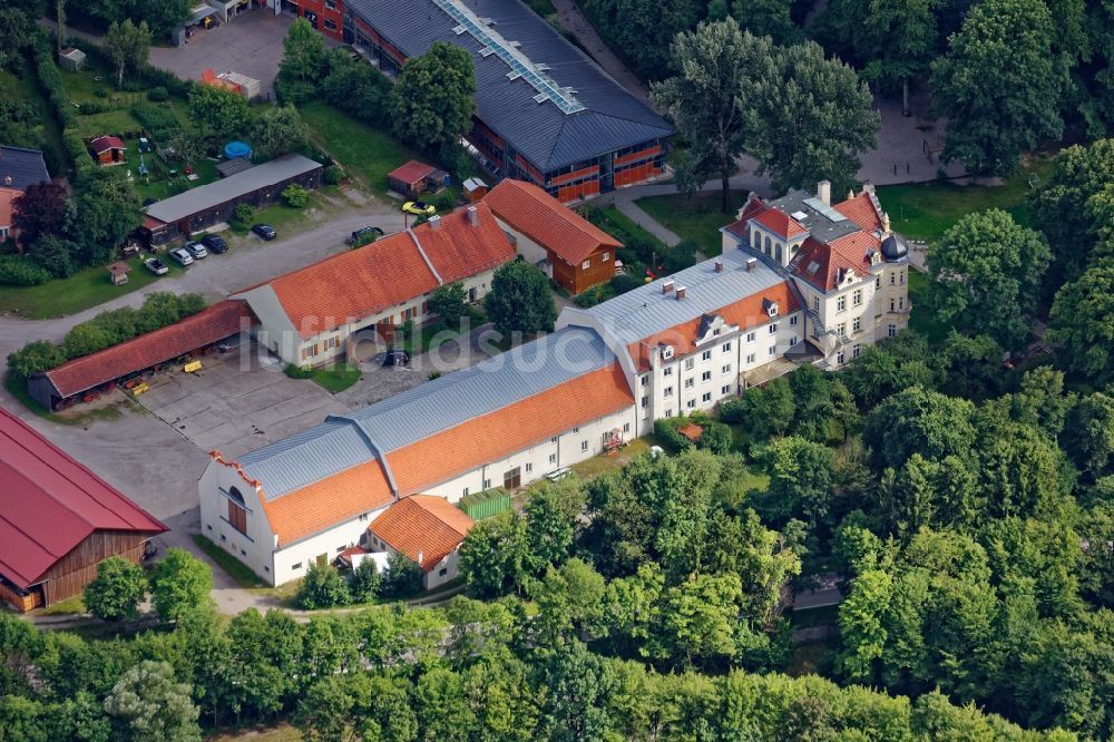 Luftaufnahme Starnberg - Gelände und Gebäude der Munich International School MIS in Schloß Buchhof bei Starnberg im Bundesland Bayern