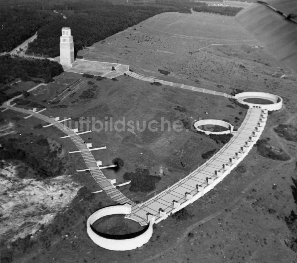 Buchenwald bei Weimar von oben - Gelände am Glockenturm ,dem Mahnmal auf dem Gelände des ehem. Konzentrationslagers KL Buchenwald