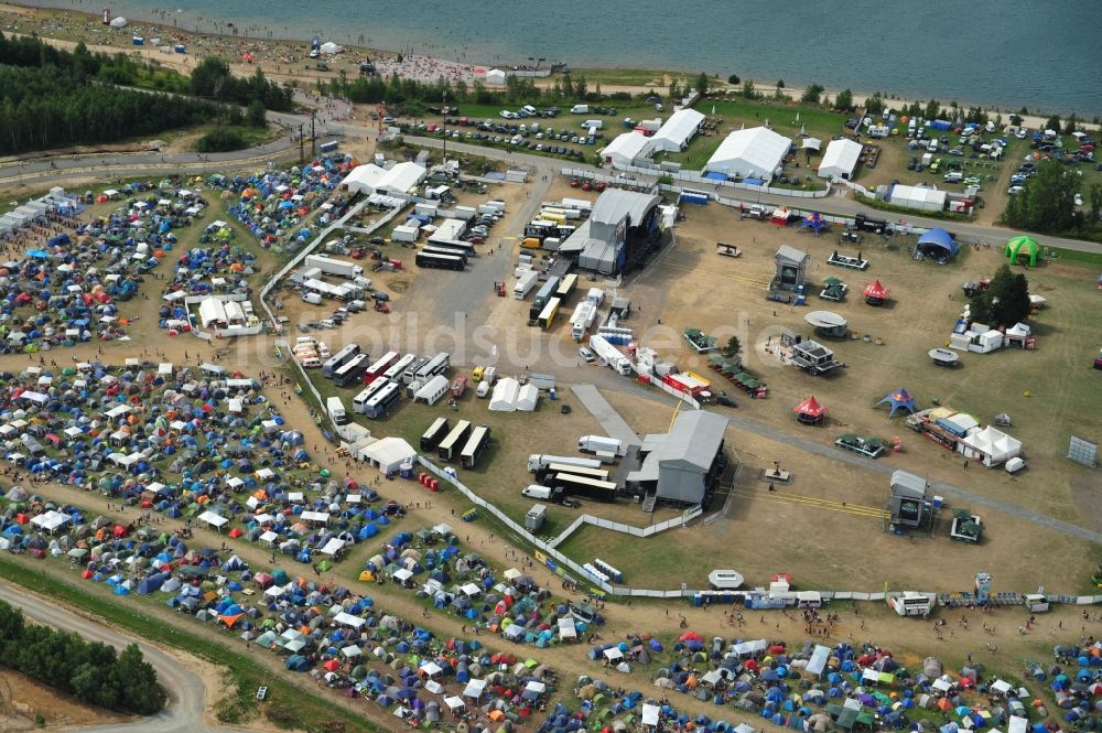 Luftaufnahme Großpösna - Gelände des Highfield Festivals, dem größten Indie - Rock Festival in Ostdeutschland am Ufer des Störmthaler Sees bei Großpösna in Sachsen