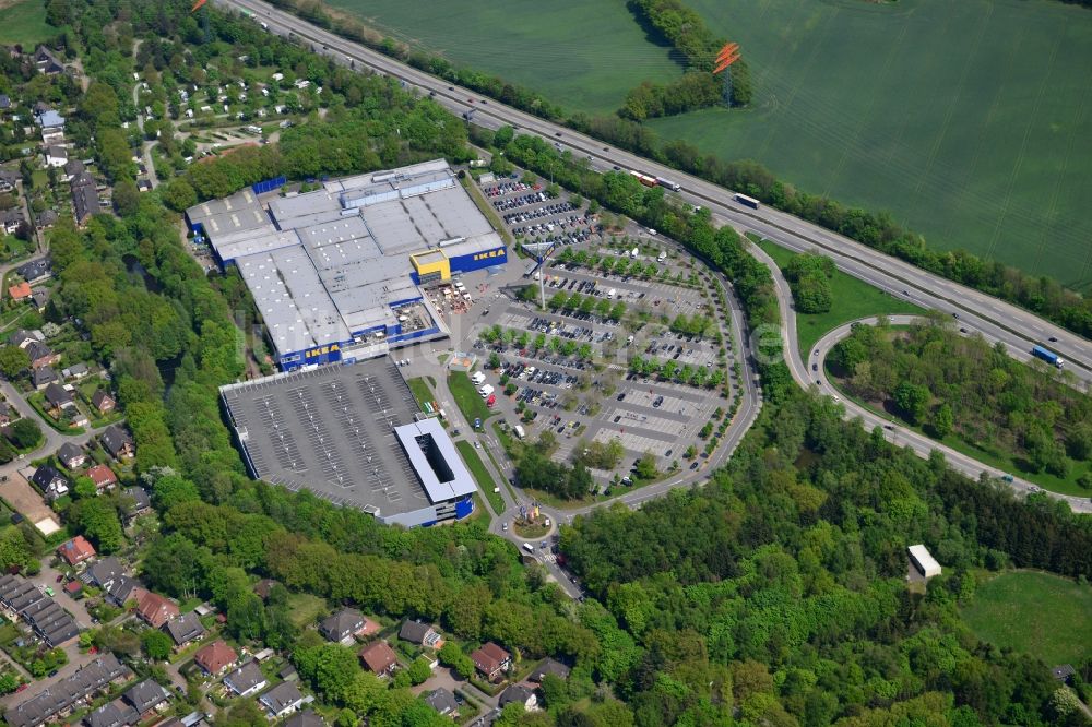 Luftaufnahme Hamburg Schnelsen - Gelände des IKEA- Möbelhaus und Einrichtungshaus am Wunderbrunnen an der Autobahnabfahrt der BAB A7 Schnelsen - Nord in Hamburg