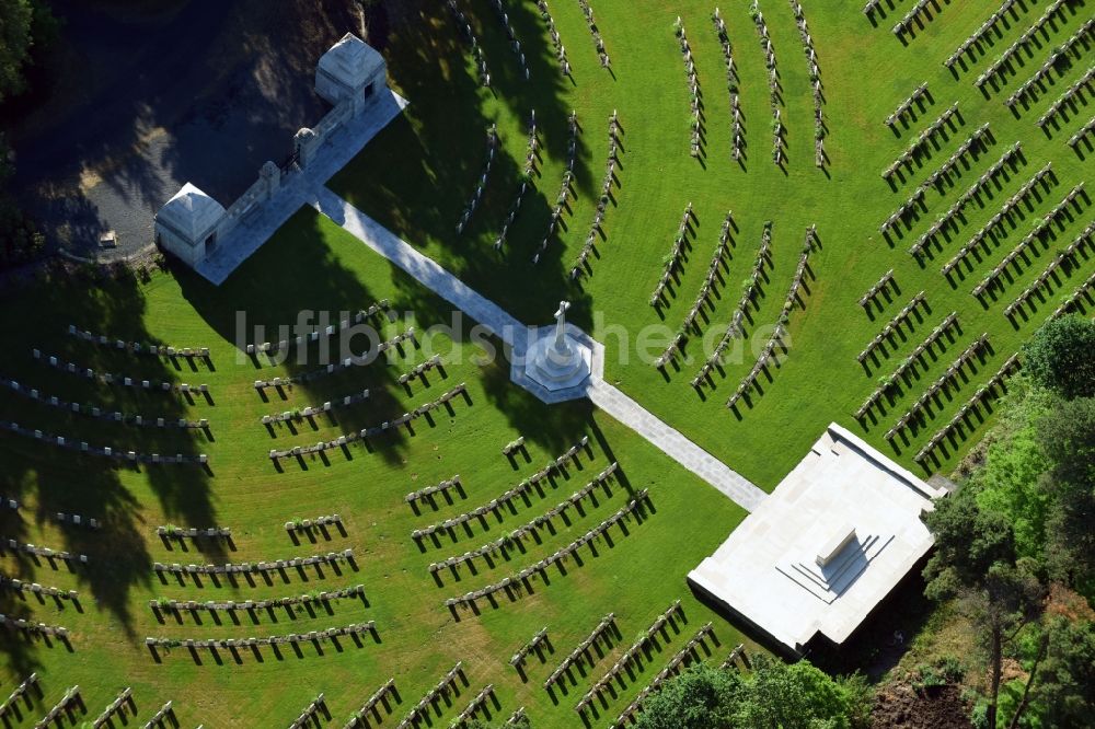 Stahnsdorf aus der Vogelperspektive: Gelände des italienischen und des britischen Soldatenfriedhof auf dem Südwestkirchhof in Stahnsdorf in Brandenburg