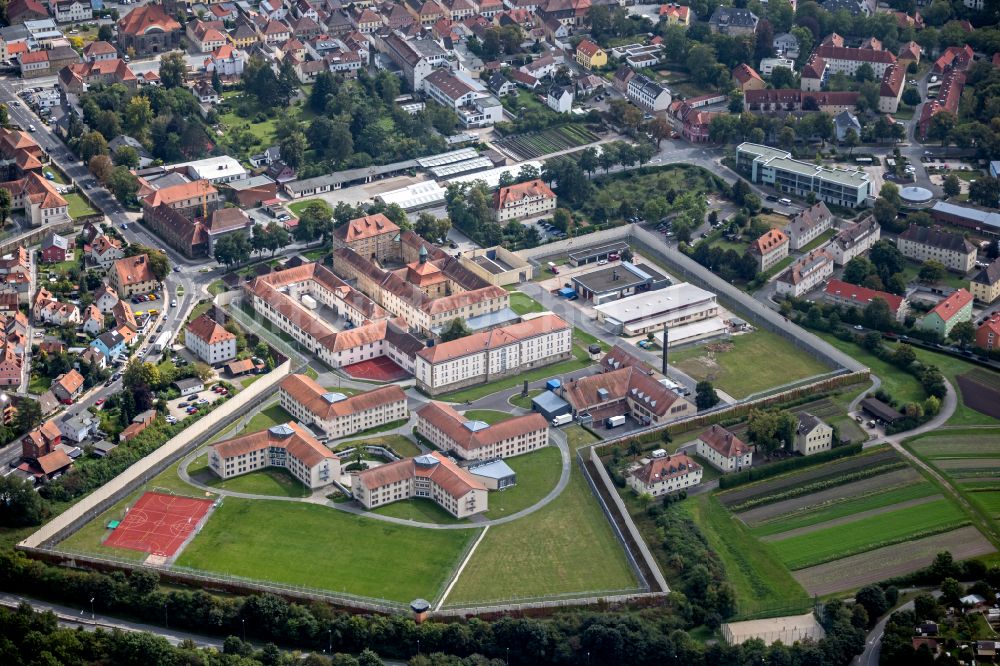 Bayreuth aus der Vogelperspektive: Gelände der Justizvollzugsanstalt JVA in Bayreuth im Bundesland Bayern